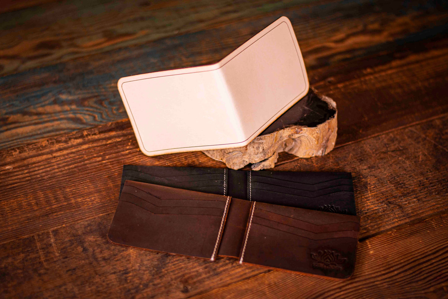 Customizable Leather Bifold Wallet - Handcrafted Design with Personalized Options